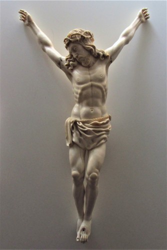 Grand Christ crucifié en ivoire école Italien XVIIIe - Sculpture Style Louis XIV